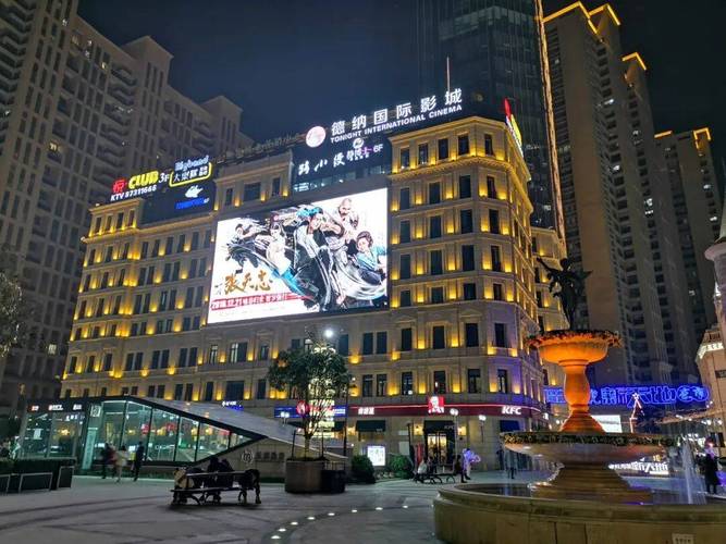 评论区不少网友认为,旺角城人气下降,最大的原因就是商业综合体越来越
